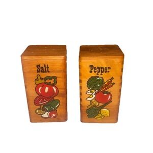 Vintage Vegetable Graphics Wood Dovetail Salt And Pepper Shakers Great Condition